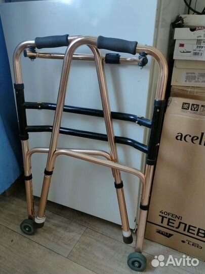 Ходунки для взрослых шагающие