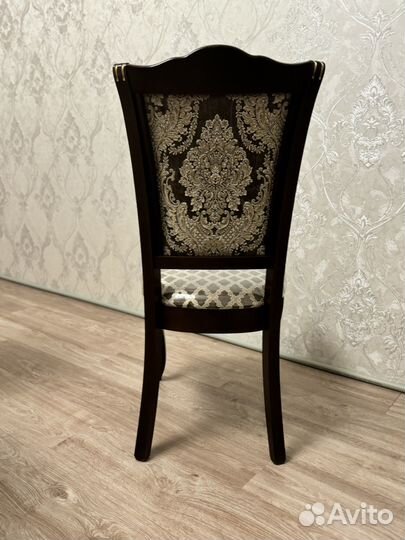 Стол и стулья