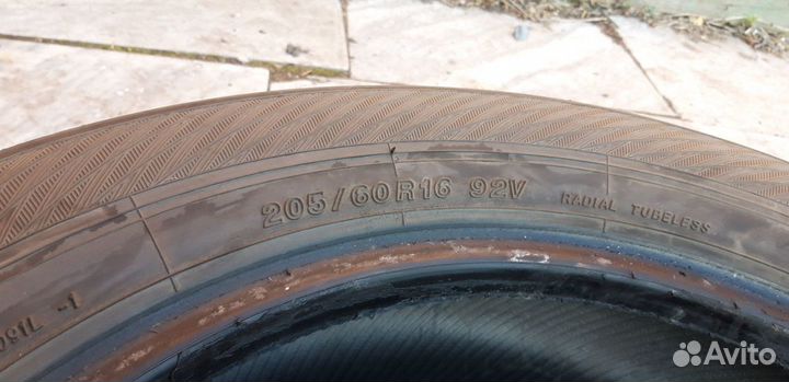 Yokohama Advan dB V552 205/60 R16 92V