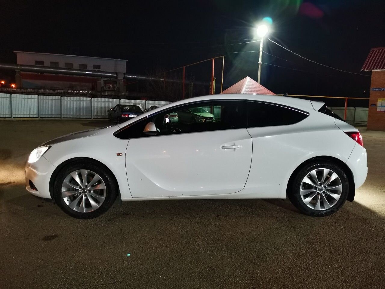 Opel Astra GTC: фото владельца