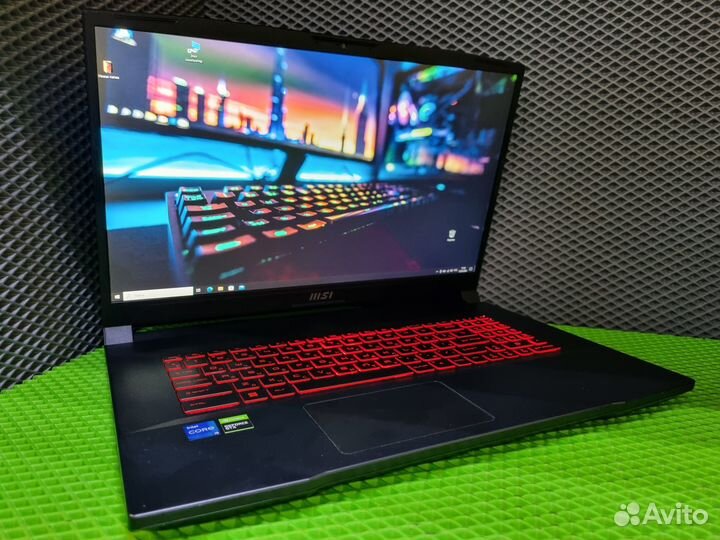 Ноутбук Игровой MSI 17.3