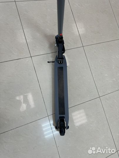 Электросамокат Hiper Slim VX561 не включается