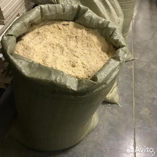 Опилки в мешках