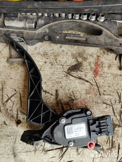 Luxgen 7 suv педаль газа