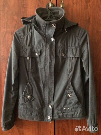 Ветровка женская