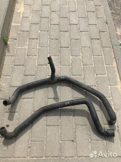 На Фольксваген Т4 патрубки радиатора 2,4