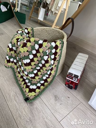 Плед детский вязаный из плюшевой пряжи