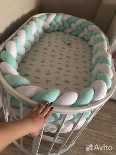 Детская кроватка и комод