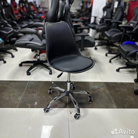 Офисное кресло Dobrin Mickey