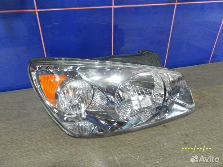 Фара передняя правая Kia Cerato 1