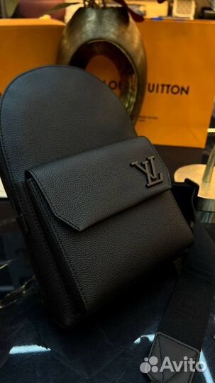 Сумка Louis Vuitton Pilot Slingbag