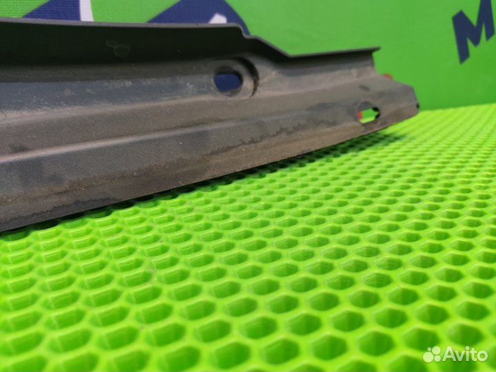 Накладка замка капота левая Bmw 5 F10 N52B25 2010