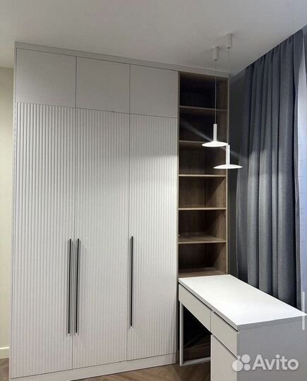 Шкаф распашной белый