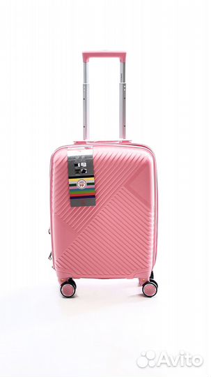 Чемодан на колесах ударопрочный