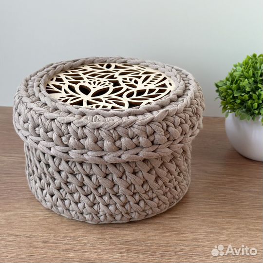 Вязаная корзинка