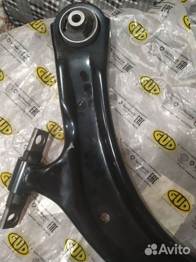 Рычаг подвески передней левый