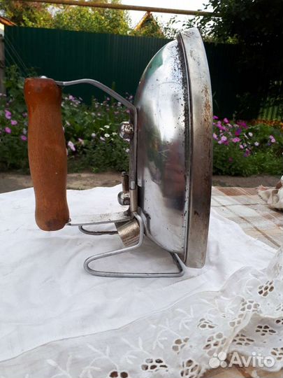 Утюг старинный