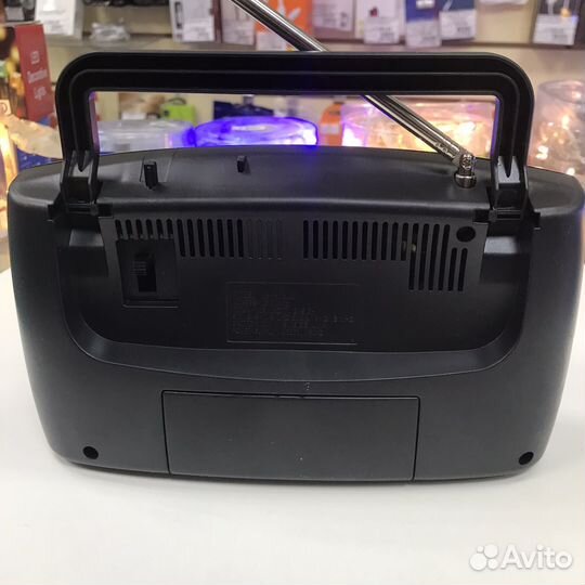 Переносной радиоприемник от батареек LR20\ D kipo