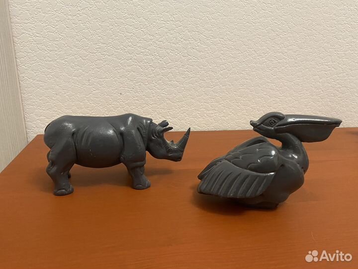 Статуэтки гипсовые носорог и пеликан