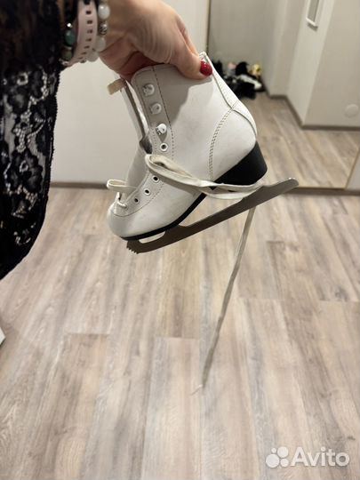 Коньки фигурные