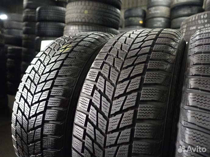 Bridgestone Blizzak LM-22 215/45 R18