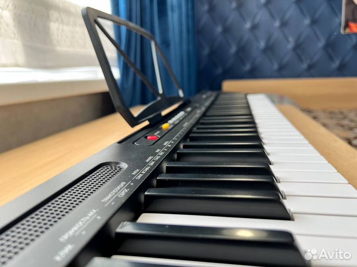 Синтезатор элегантный новый