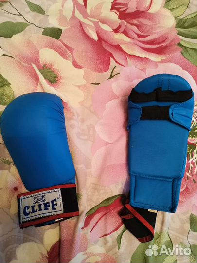 Перчатки, футы, защита для каратэ