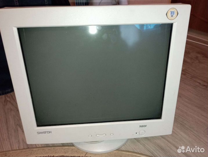 Монитор Samsung Samtron 76BDF