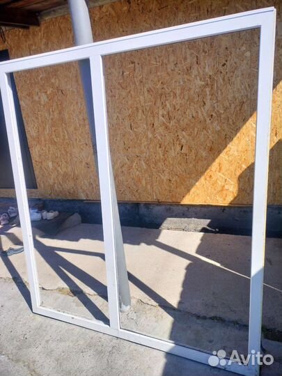 Оконная рама пластиковая с дверью