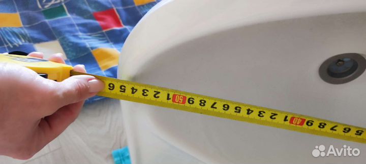 Раковина со смесителем в ванную