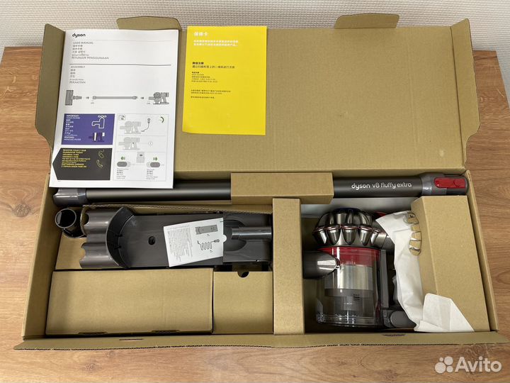 Новый пылесос Dyson SV10 V8 Fluffy Extra