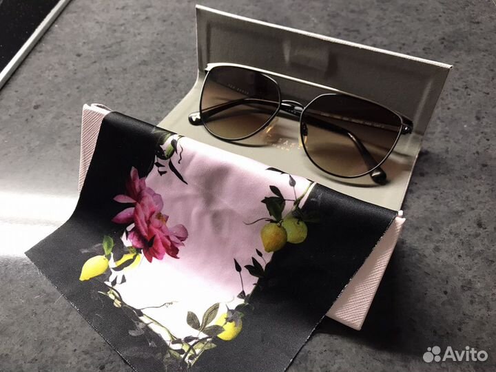 Солнцезащитные очки Ted Baker женские