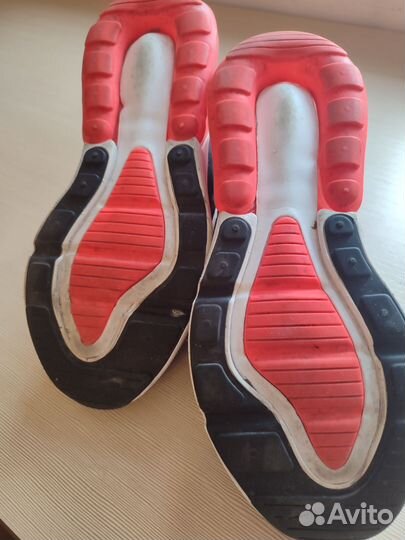 Кроссовки женские