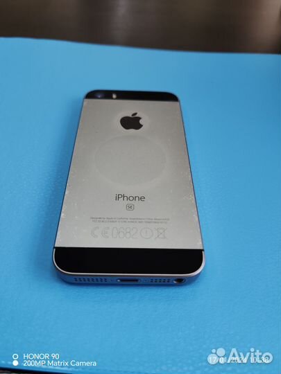 iPhone SE, 128 ГБ