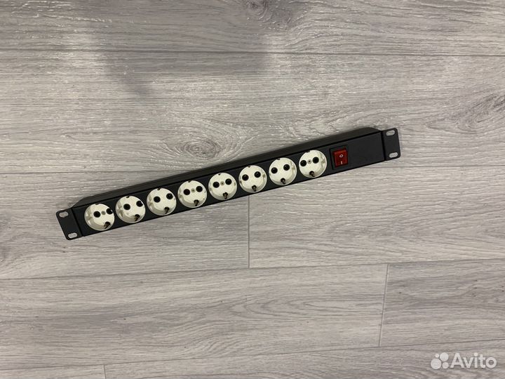 Блок розеток 220 В, 8 розеток, 16 А, 1U, Roxton