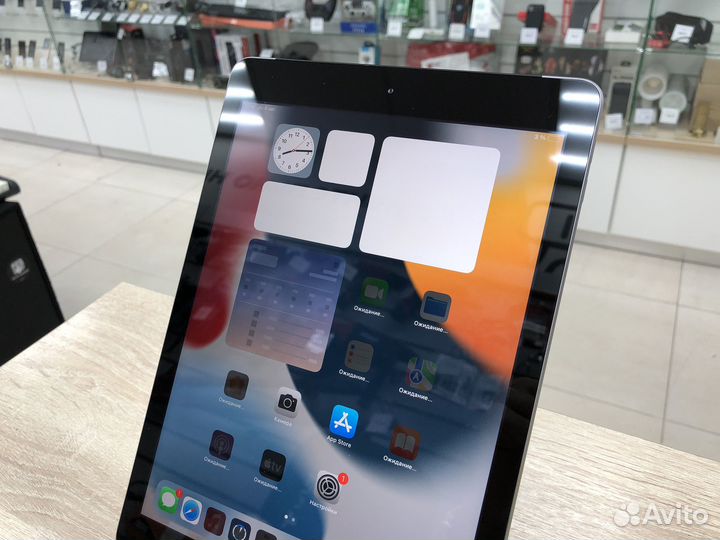 Сд32 Apple iPad 5 2017 128Gb Wi-Fi + Cellular
