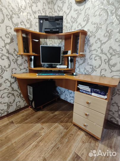 Компьютерный стол