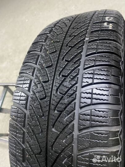 Goodyear UltraGrip 8 Performance 215/60 R16