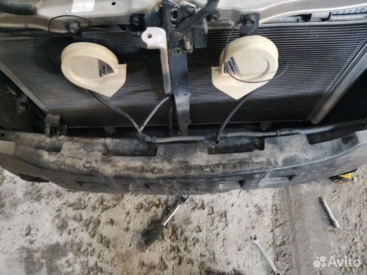 Усилитель бампера передний Toyota Camry 40