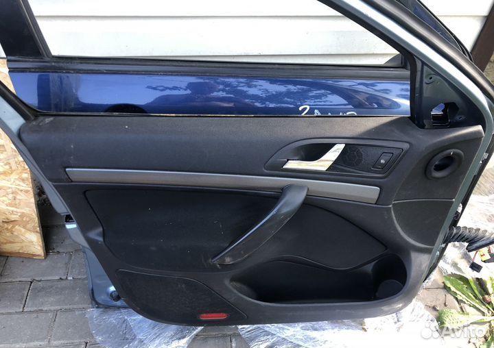 Обшивка двери передняя левая Шкода Октавия А5