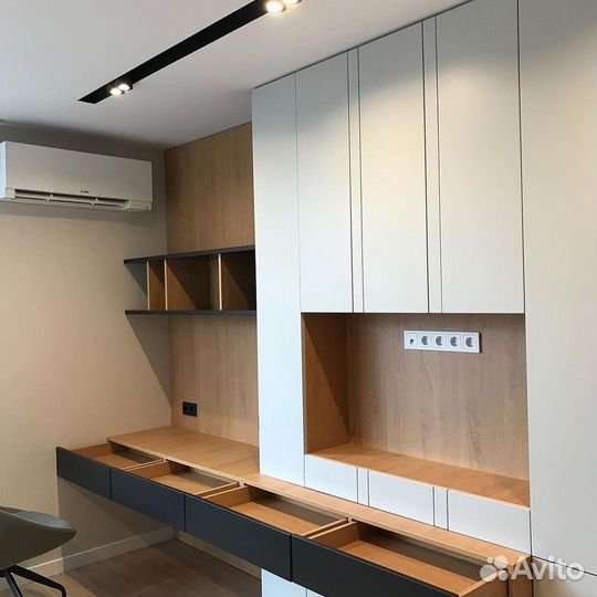 Рабочая зона со шкафом