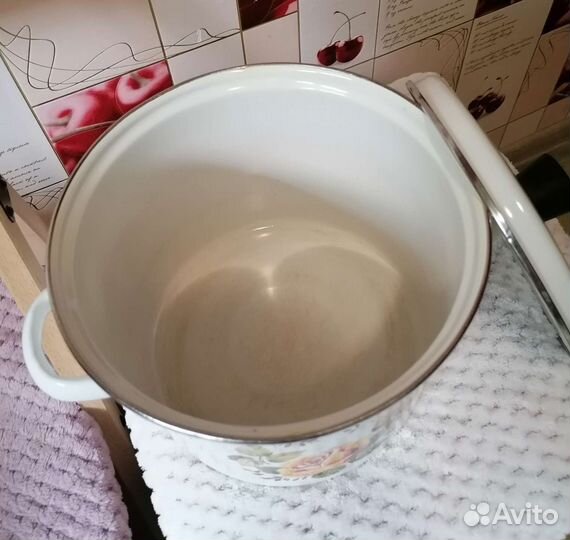 Кастрюля эмалированная