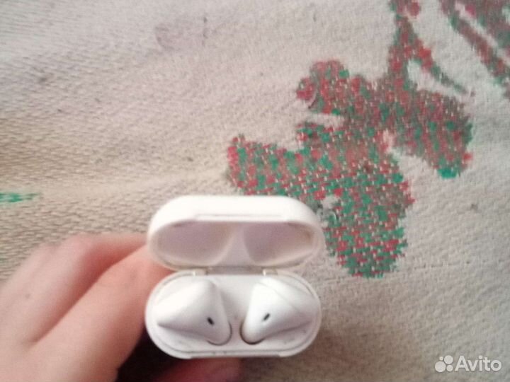 Беспроводные наушники apple airpods