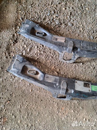 Верхняя рамка радиатора на Mercedes W140