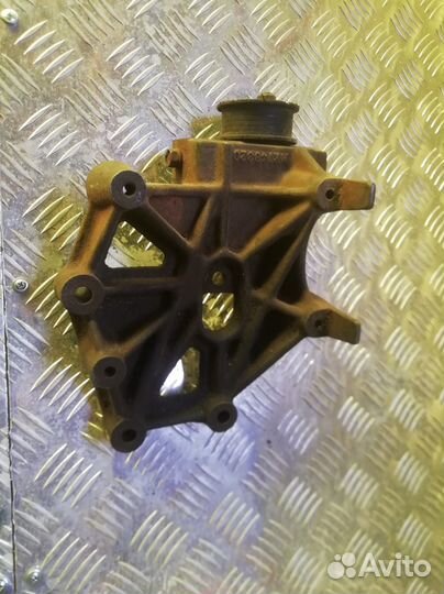 Кронштейн компрессора кондиционера Galant (93-97)