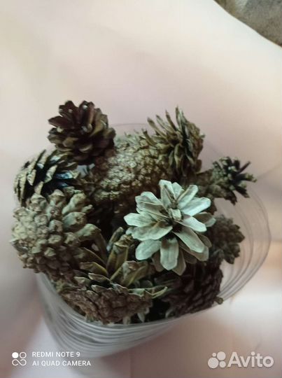 Шишки для поделок и панно, венки, выбеленные шишки