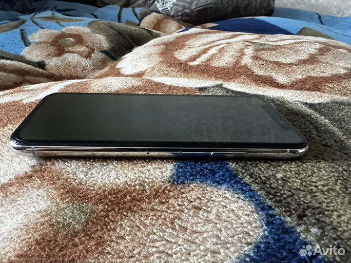 Продам iPhone 10 в отличном состоянии