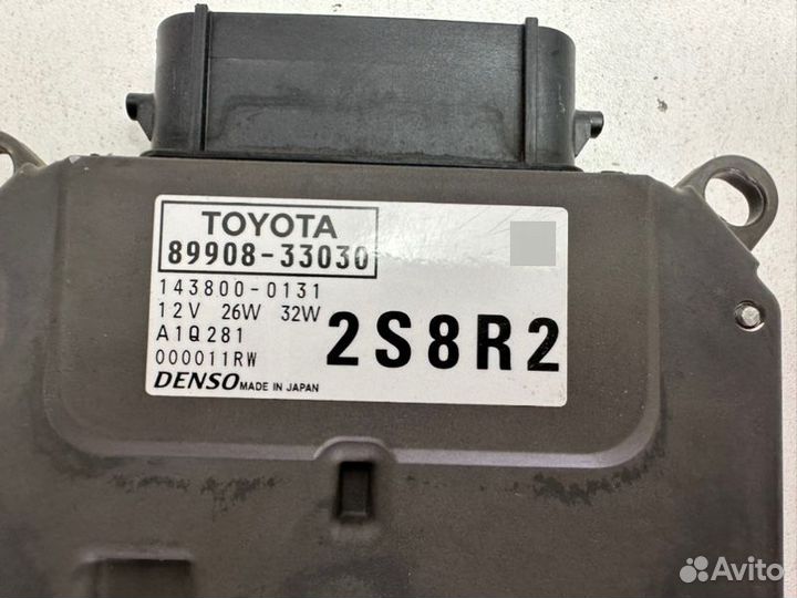Блок розжига фары передний правый Toyota Camry V70