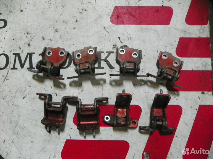 Петля двери Suzuki SX4