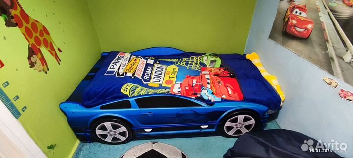 Кровать машина для двоих деток